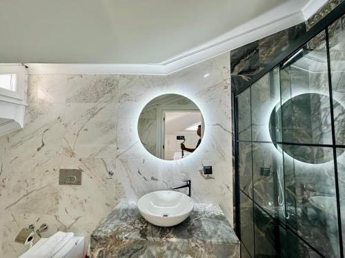 a bathroom with a toilet and a mirror at Kemer Vıllas De LLuvia in Kemer