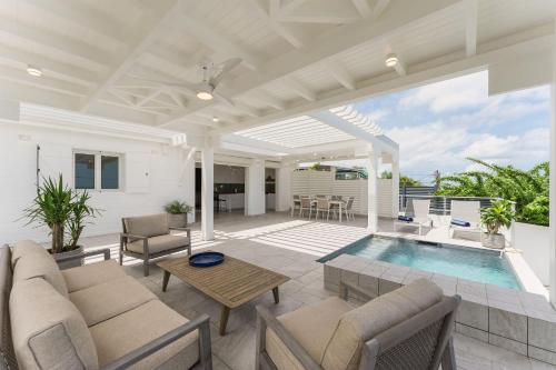 Bazén v ubytování Villa Bouillante 3 chambres avec vue mer et piscine nebo v jeho okolí