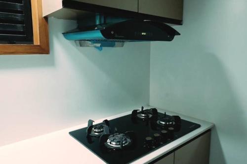 a black stove top oven in a kitchen at Luxurious 5000 SQFT Mansion with Modern Comforts And Spacious Elegance in Malappuram