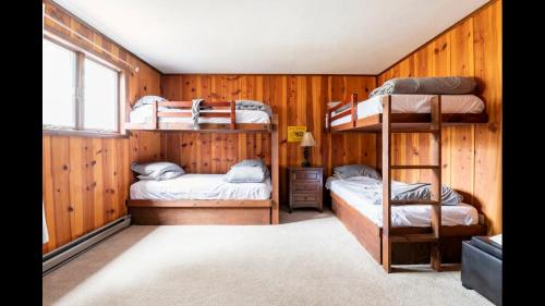 a room with two bunk beds and a window at Beautiful Windham Chalet 2 minutes to the Mountain in Windham