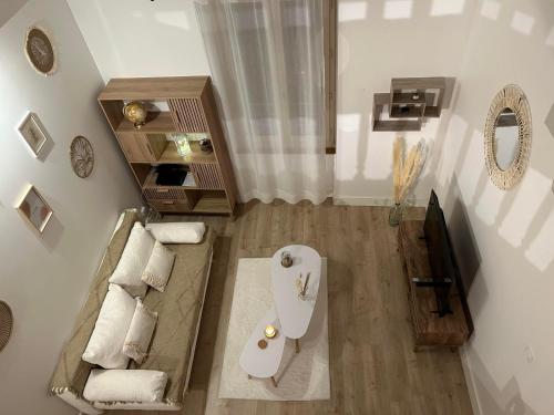 vistas a un baño con bañera en Loft Bohème et Cosy, en Montauban