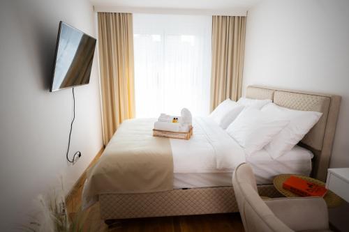Ένα ή περισσότερα κρεβάτια σε δωμάτιο στο LUX apartmani Tuzla