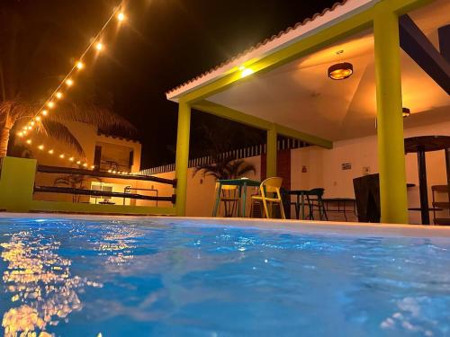 Bazén v ubytování ¨Departamentos Vista Real¨ nebo v jeho okolí