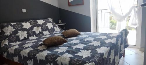 Big,Smart & comfort, automated apartment in kalamata !にあるベッド