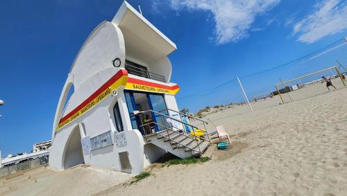 a small building on the beach next to the beach at Studio cabine vue mer linge de maison fournis in La Grande-Motte