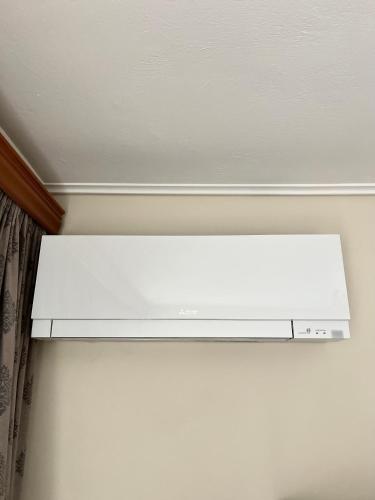 Mamour Apartments, Near Tram & 8' to Beach, Queen Bed Comfort