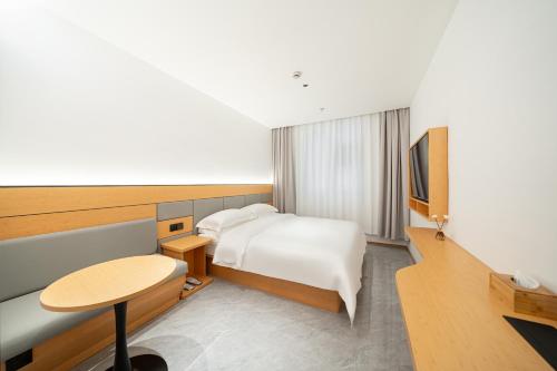 Postel nebo postele na pokoji v ubytování Denpa Inn - Shanghai Hongqiao Jinhui Road Branch