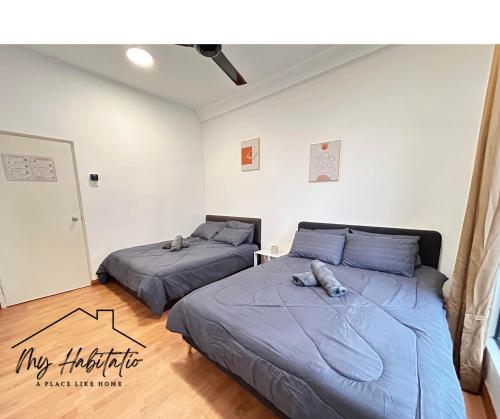 two beds in a bedroom with blue sheets at Platino 13 Pax, Mins away from Paradigm & Legoland in Johor Bahru