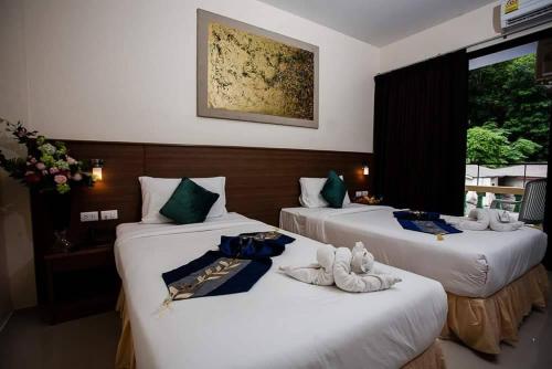 Postel nebo postele na pokoji v ubytování Royal Waves Hotel