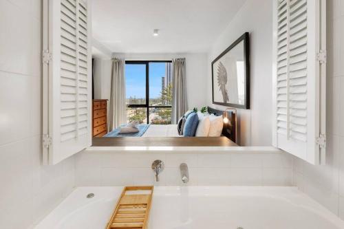 Ένα ή περισσότερα κρεβάτια σε δωμάτιο στο Park Views & Luxe Amenities in Broadbeach