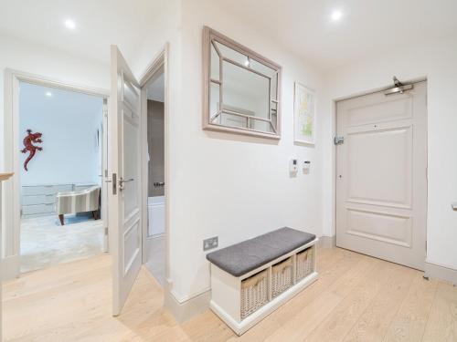 ウェイブリッジにあるStylish apartment with parking Pass the Keysのギャラリーの写真