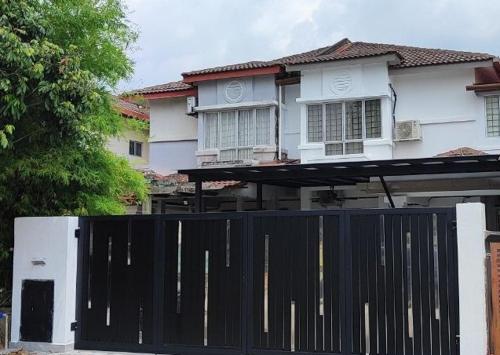a black gate in front of a white house at Homestay Anggerik 56 Saujana Utama in Sungai Buluh