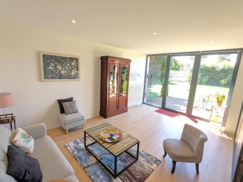 Afbeelding uit fotogalerij van Maisonnette avec jardin in Le Coteau