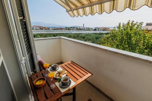Cozy apartment with sea view