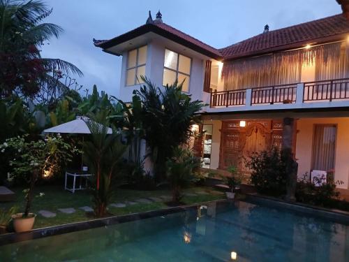 Semaya Homestayの敷地内または近くにあるプール