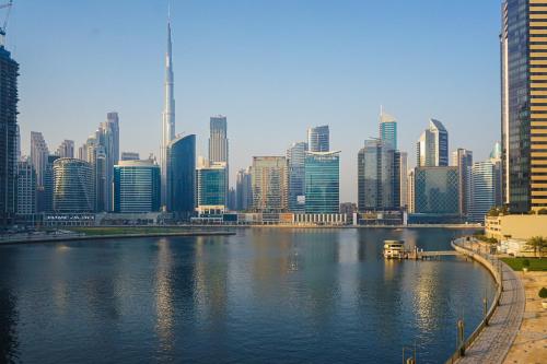 Millennium Binghatti Residence 2BR Burj Khalifa and Lake