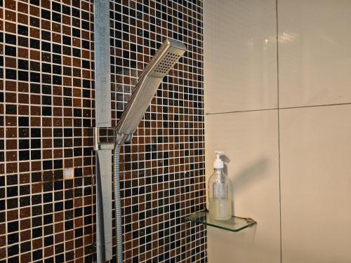 Bilik mandi di Meetsuite at Ming Garden Residence