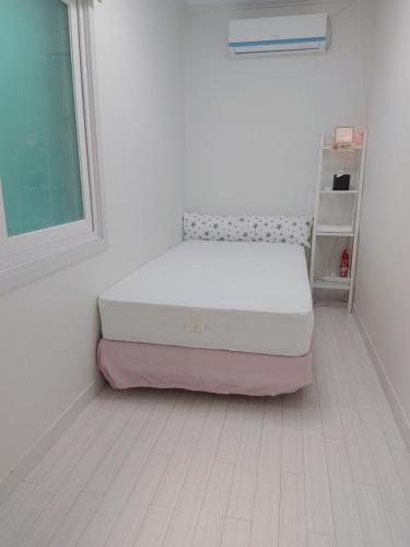 Postel nebo postele na pokoji v ubytování Cobe Guesthouse Dongdaemun