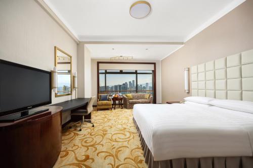 Una televisión o centro de entretenimiento en Shangri-La Fuzhou