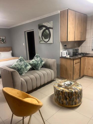 Dapur atau dapur kecil di Mashobs Guest House