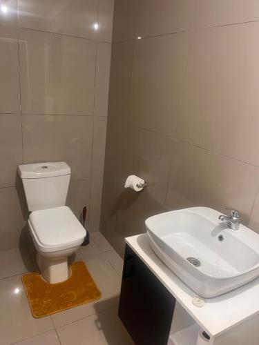 Bilik mandi di Mashobs Guest House