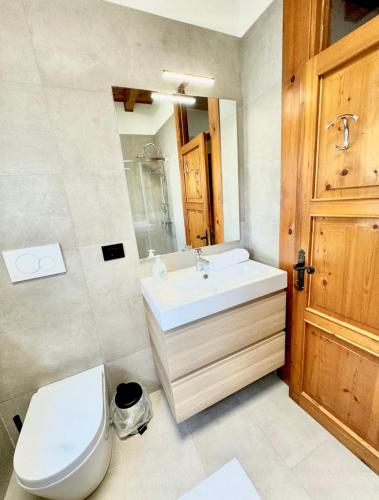a bathroom with a white sink and a toilet at Casa degli Albicocchi - near Venice - whole house with garden and free Prkg in Spinea