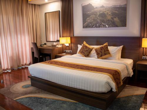 Postel nebo postele na pokoji v ubytování Tmark Resort Vangvieng