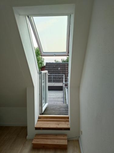 a room with a staircase with a large window at Finca Franca in Klein Wittensee
