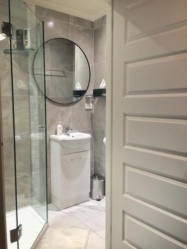 Un baño de Mulgrave Harmony Guest House