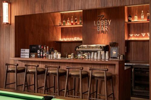 Lounge nebo bar v ubytování Triple E Hotel Metro Ben Thanh