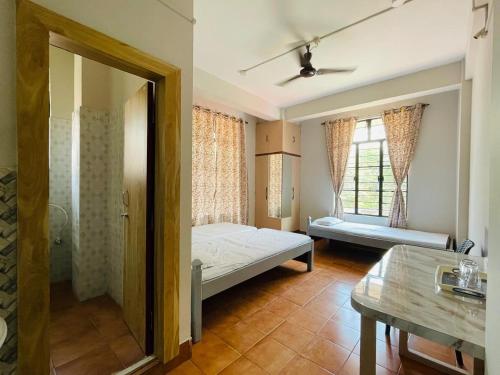 Ένα ή περισσότερα κρεβάτια σε δωμάτιο στο Anjalee's Lodge