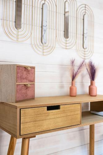 a wooden table with two vases on top of it at ZenCabin - Luxe en Wellness in de natuur in Hulshout