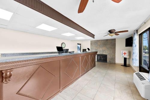 a lobby with a bar with two laptops on it at Clarion Inn & Suites near the Leconte Center Pigeon Forge in Pigeon Forge