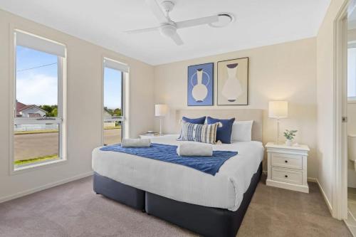 a bedroom with a large bed and a window at Vineyard Oasis Heart of the Hunter in Cessnock