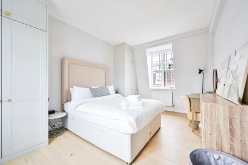 GuestReady - Top Floor Chic Camden Flat photo 28
