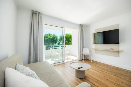 TV a/nebo společenská místnost v ubytování Apartament Massanet 1c