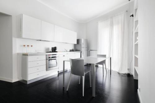 Just Urban Stays - Stylish and Spacious 90 sqm Flat - 5 min to M1 and M2
