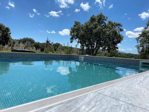 Bazén v ubytování Luz de Luna nebo v jeho okolí