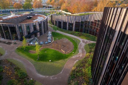 コンゲンス・リュンビューにあるThe Forest apartments by Daniel&Jacob'sの公園付き建物の空中ビュー