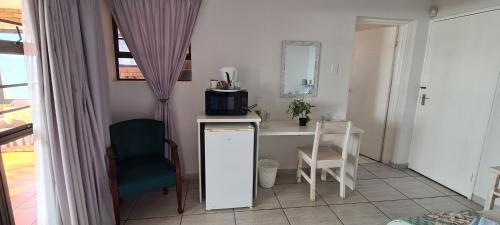 Dapur atau dapur kecil di OCEAN VIEW GUEST HOUSE