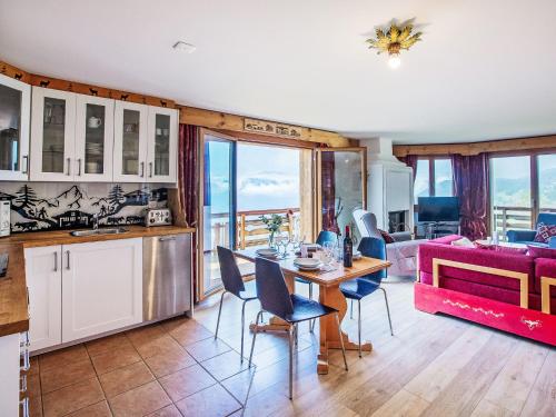 Una cocina y una sala de estar con mesa y sillas. en Apartment Le Bristol A52 by Interhome, en Villars-sur-Ollon