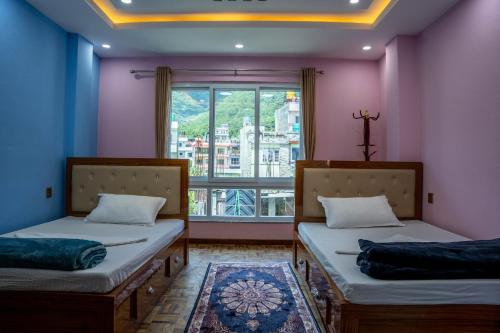 Postel nebo postele na pokoji v ubytování Homestay Book Now