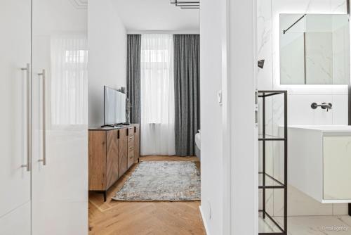 a bathroom with white walls and a sink and a mirror at easy-flat Rokitanskygasse - Apartments near Tram 43 to City Center in Vienna