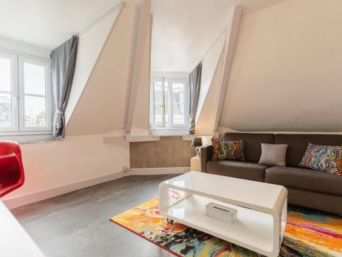 Χώρος καθιστικού στο Apartment Rossini by Interhome