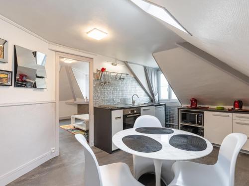Η κουζίνα ή μικρή κουζίνα στο Apartment Rossini by Interhome