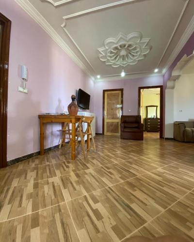 Televisyen dan/atau pusat hiburan di Apartamiento con vistas al mar 2
