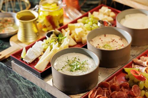 Eten bij of ergens in de buurt van het hotel

