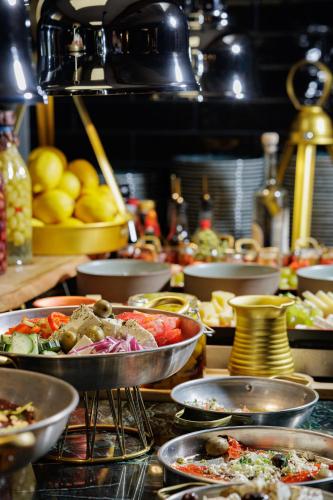 Eten bij of ergens in de buurt van het hotel

