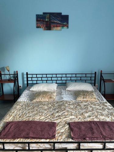 Ένα ή περισσότερα κρεβάτια σε δωμάτιο στο Садиба "Мапа"