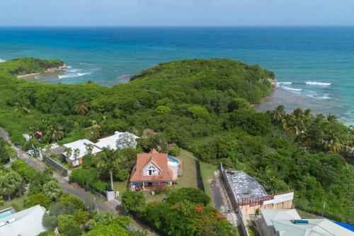 an aerial view of a house next to the ocean at KaruHuapi in Le Gosier